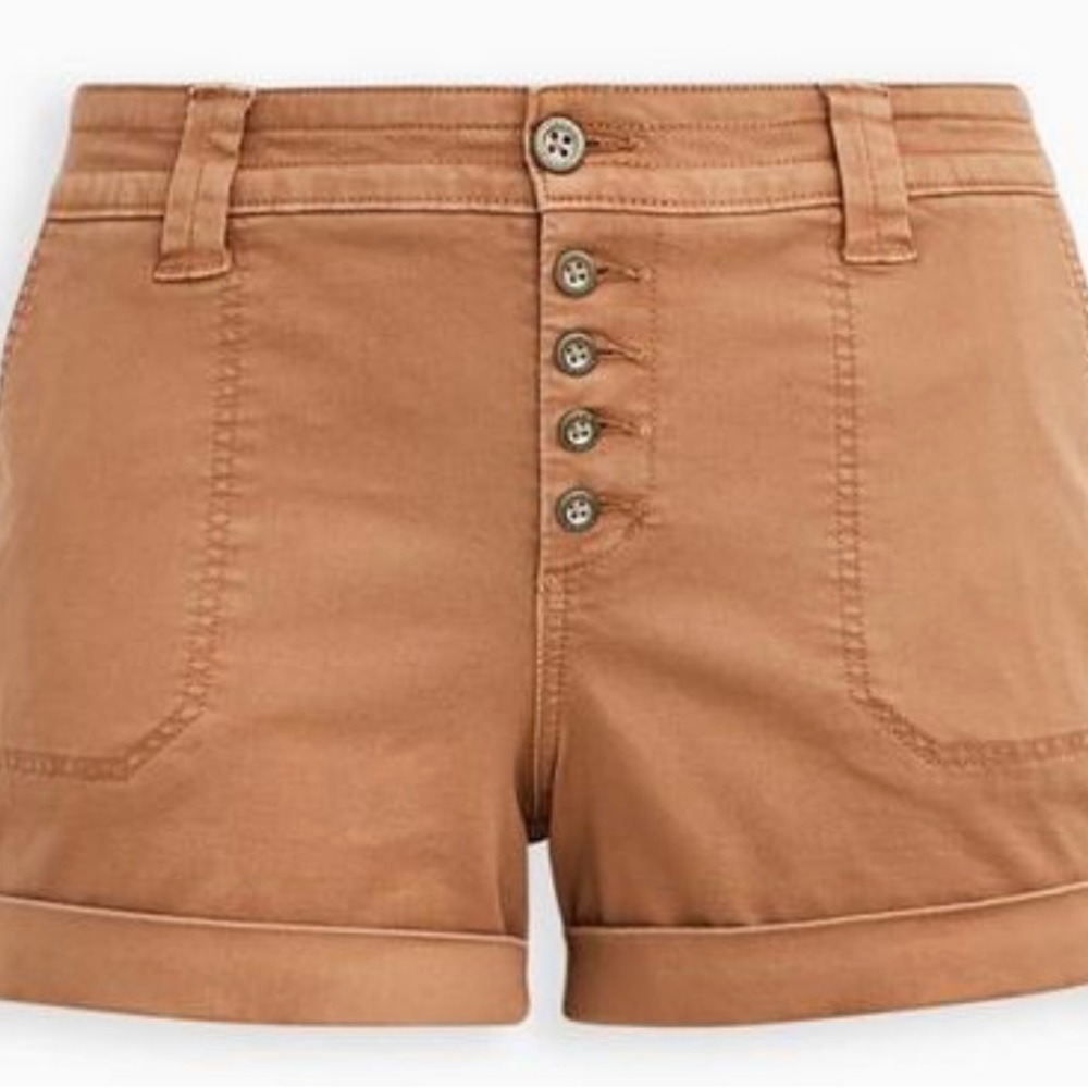 Torrid Sz. 20 Cotton mix twill cuffed shorts W/Pockets - Excellent Condition.